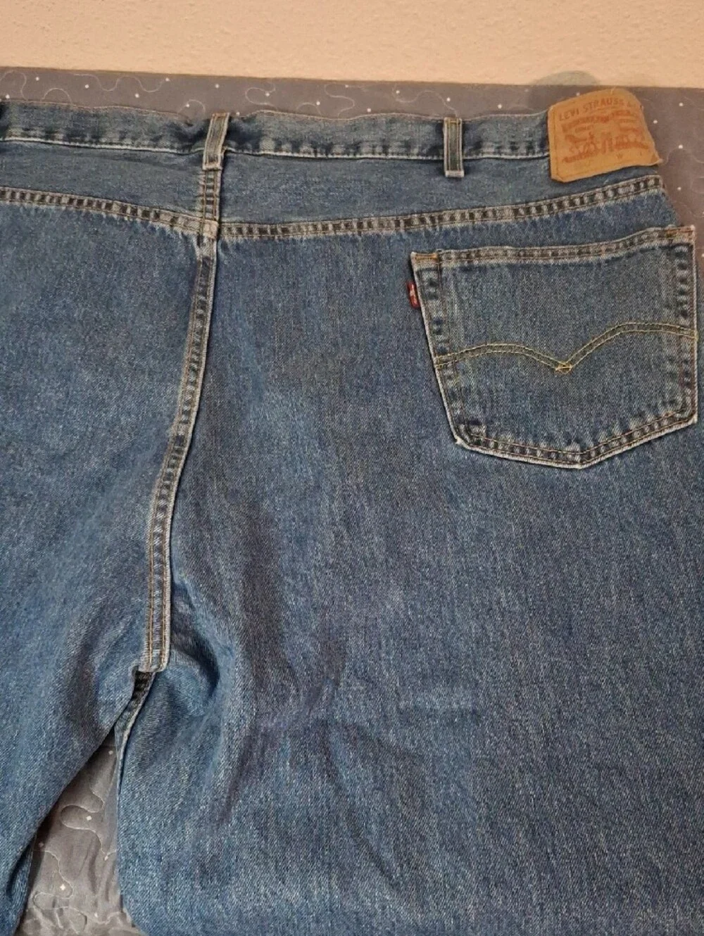 Levi's 550 Men's Blue Jeans size 52 x 32